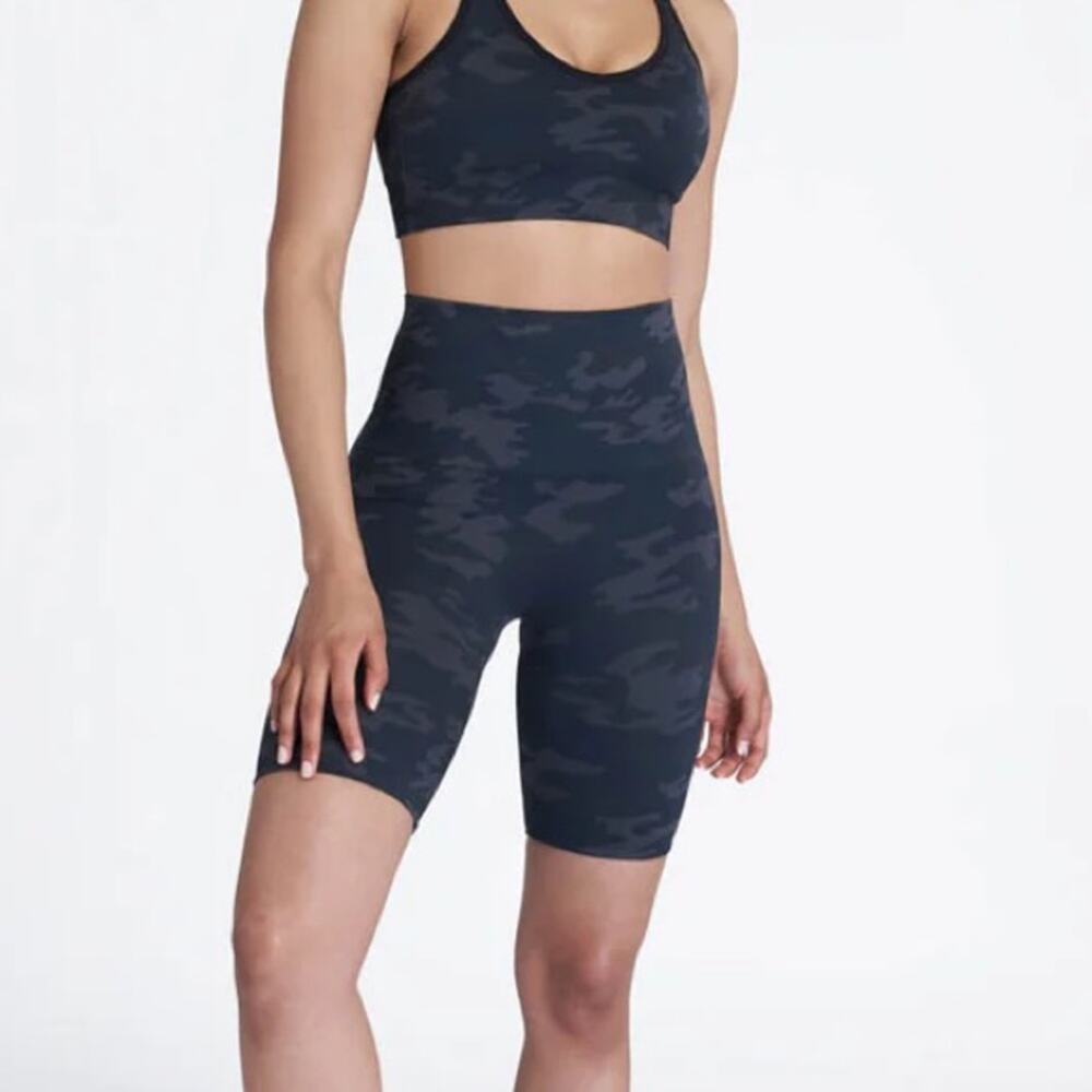 SPANX Look At Me Now Bike Shorts Black Camo Sz Small NWT